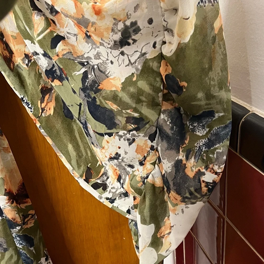 Betsey Johnson Bell Sleeve Floral Dress - Picture 6 of 10